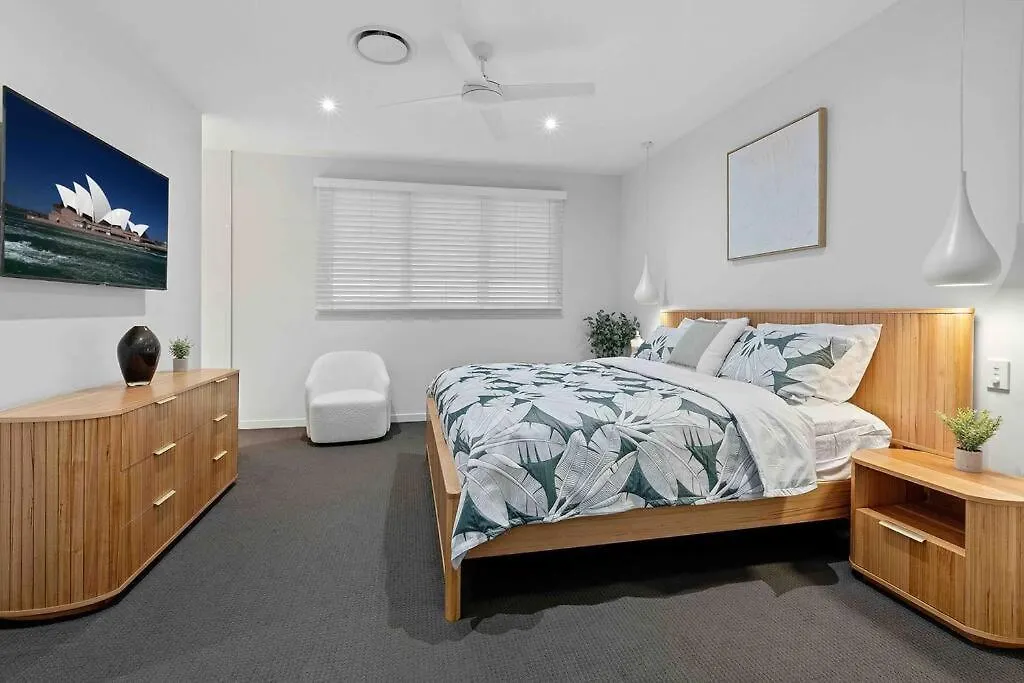 Redcliffe Cbd Family Beach House 0*,
