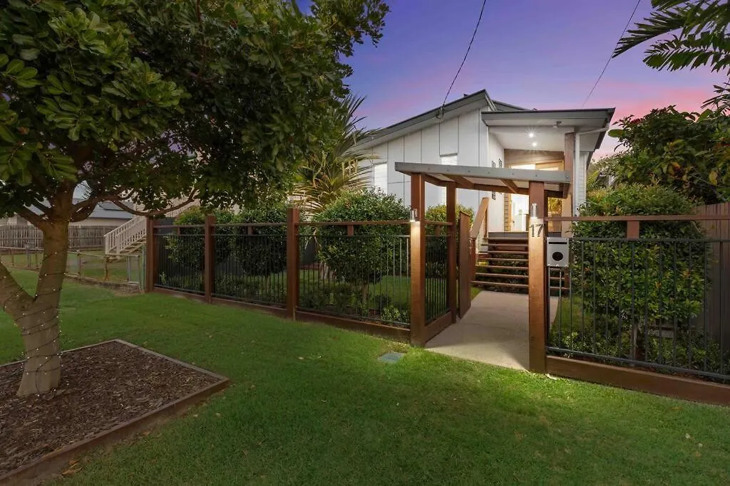 Redcliffe Cbd Family Beach House 0*,